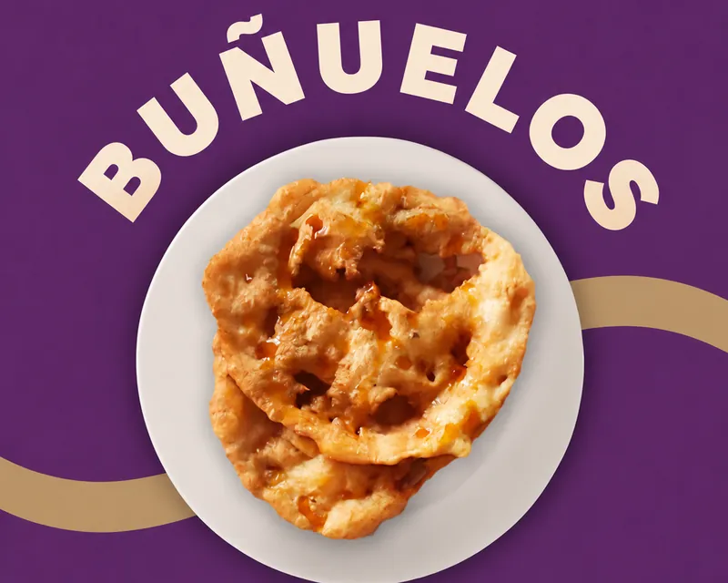 Buñuelos en un plato blanco, en la pieza de marca de Apis Elena